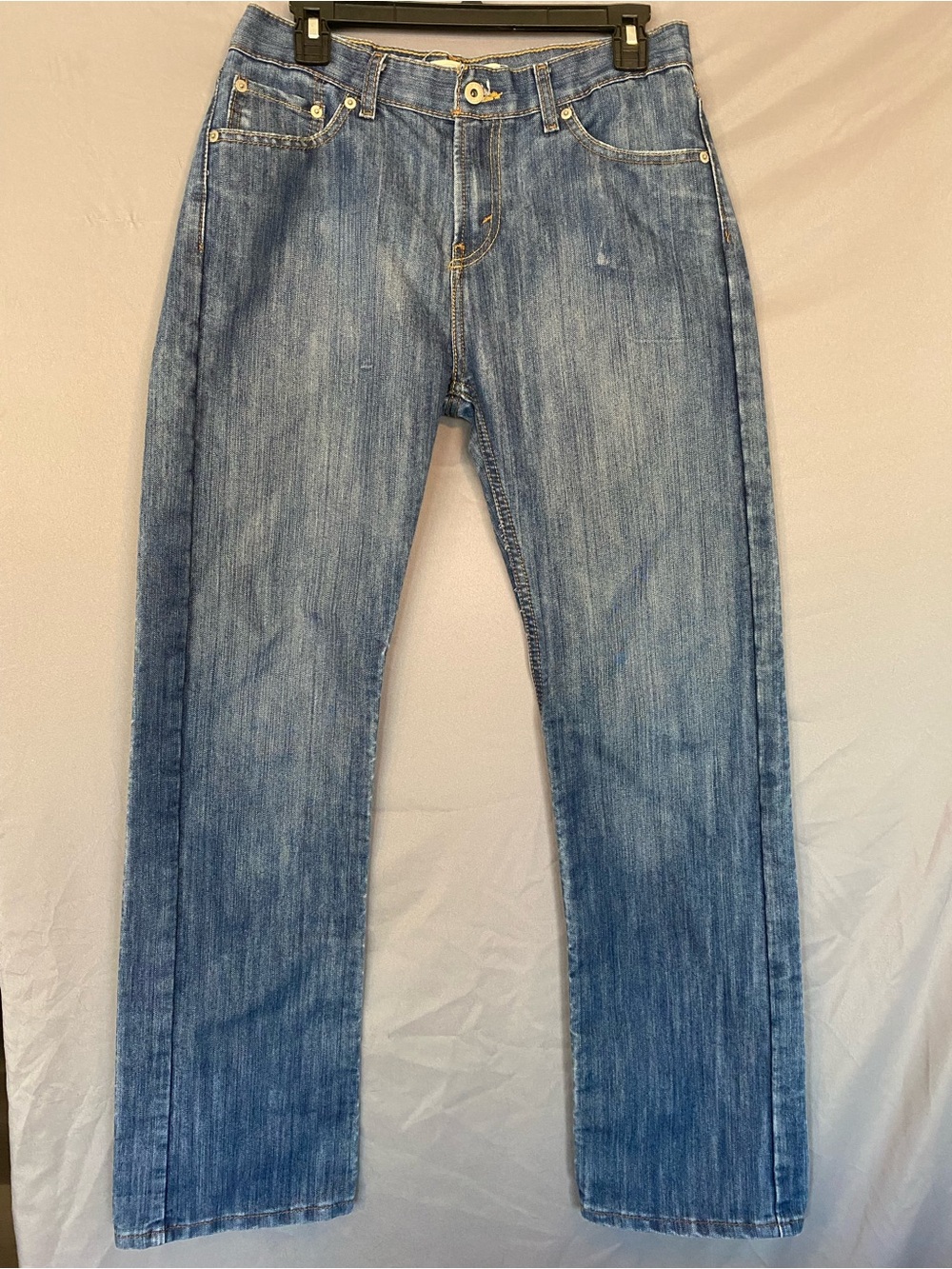 Levi's Men's Straight Jeans in Medium Blue Wash
P-10